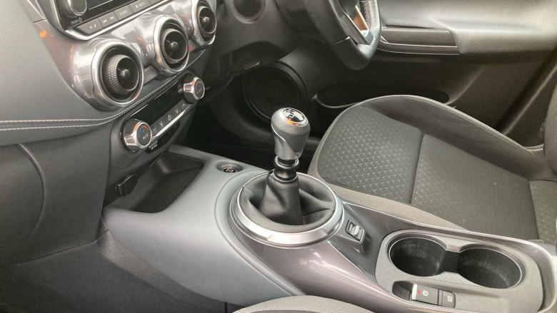 Nissan Juke 1.0 DiG-T 114 N-Connecta 5dr Petrol Hatchback